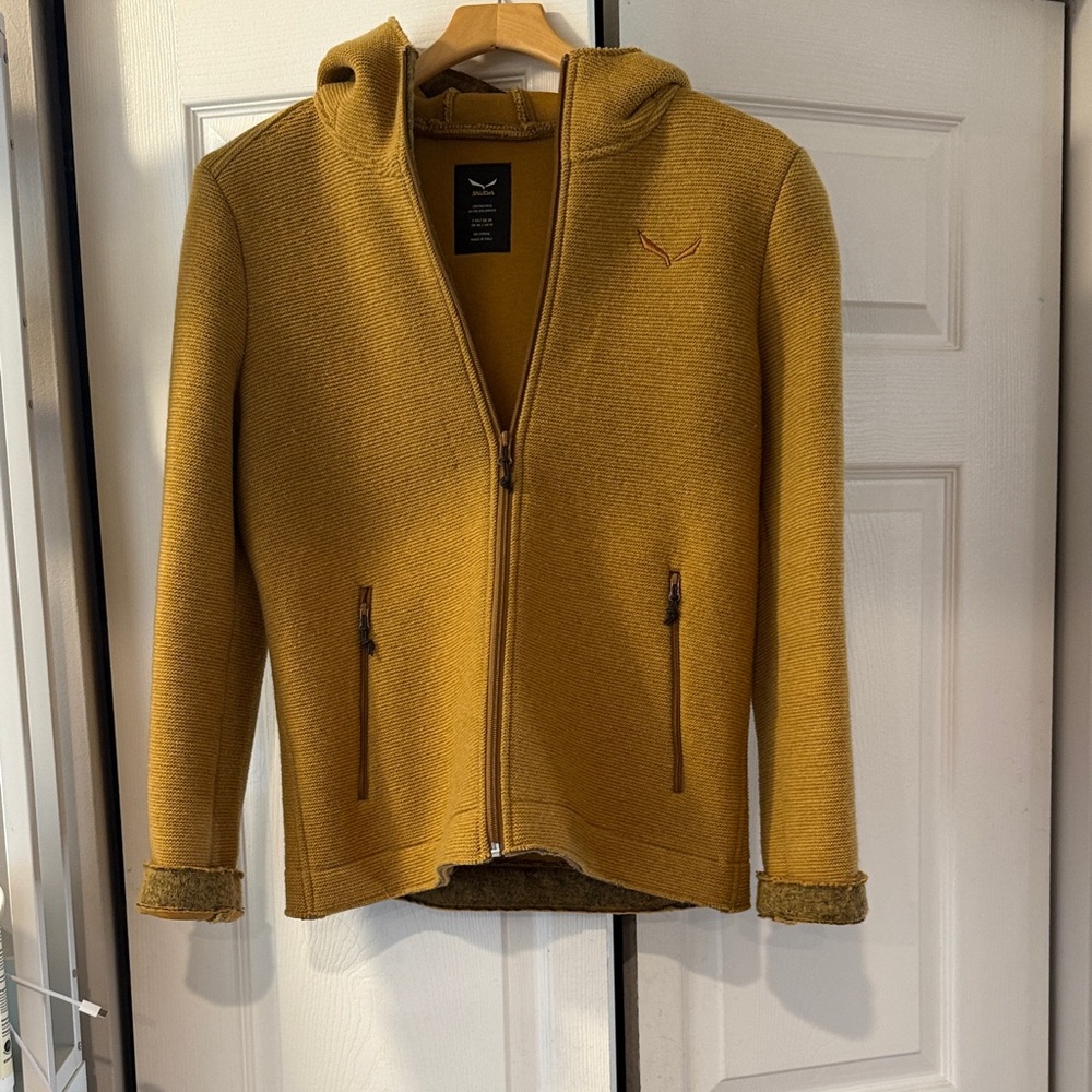EUC Salewa Merino hoodie
